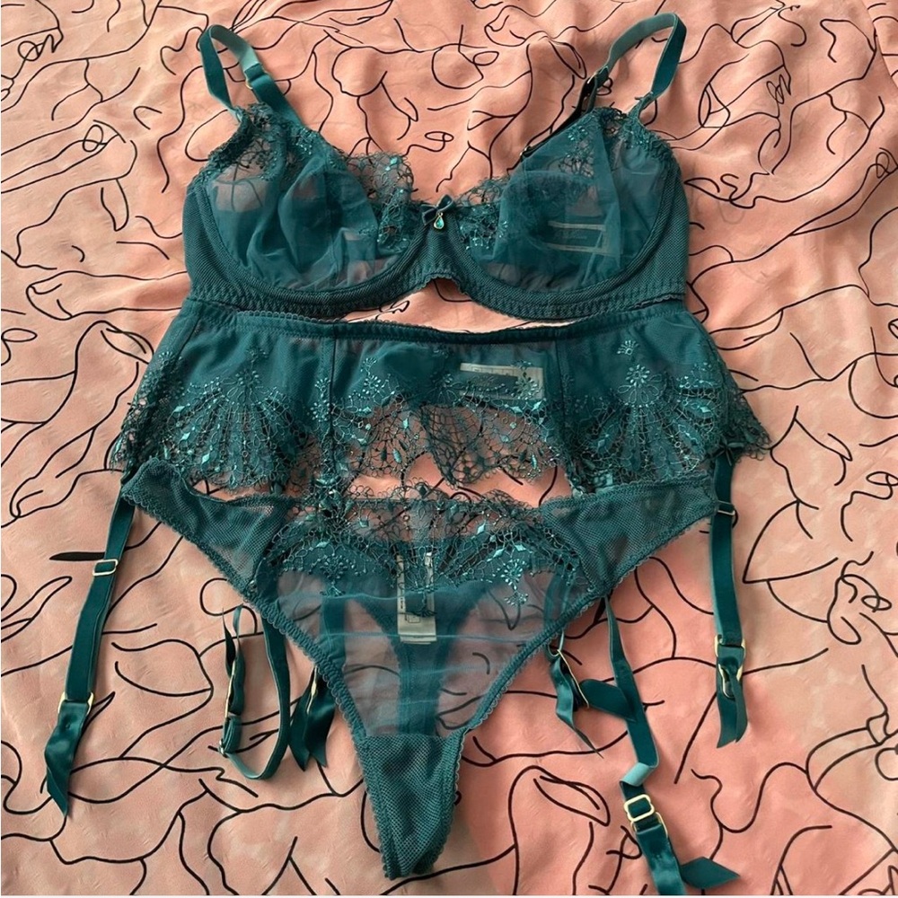 Dita Von Teese, 3 piece green lingerie set - Size 34G and L